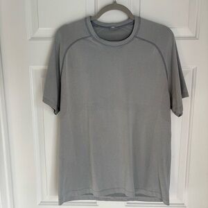 Lululemon Metal Vent Tech Short Sleeve Shirt Men's Medium Gray